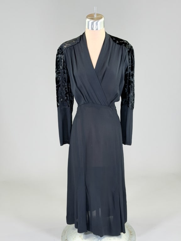 Vintage 1930s Silk Devore Velvet Art Deco Dress: Vintage 1930s Silk Devore Velvet Art Deco Dress having no closures, slides over head. Measuring 32-36 inch bust, 28-20 inch waist, 42 inches long, 21 inch sleeve length.