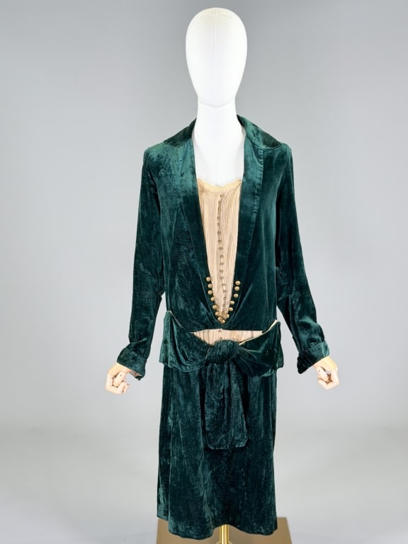 Antique 1920s Silk Velvet Flapper Dress: Antique 1920s Silk Velvet Flapper Dress having metal button details on front, no closure, slides over head. Measuring 40 inch bust, 36 inch drop waist, 41 inches long, 22 inch sleeve length. General w