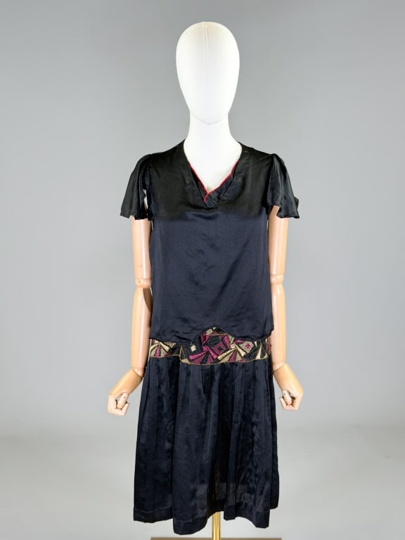 Antique 1920s Silk Satin Embroidered Flapper Dress: Antique 1920s Silk Satin Embroidered Flapper Dress having embroidery at drop waist, no closures, slides over head. Measuring 36 inch bust, 38 inch drop waist, 38 inches long, 7 inch sleeve length. Gen