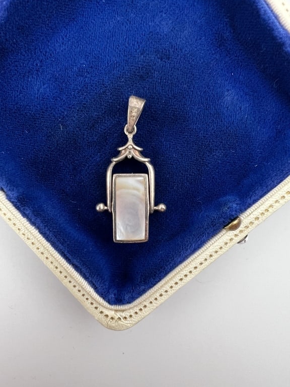 Sterling Silver Onyx & Mother of Pearl Spinner Fob (1 of 5)