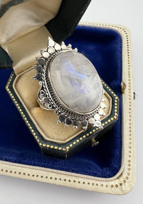 Sterling Silver Ring w Large Moonstone Cabochon (1 of 7)