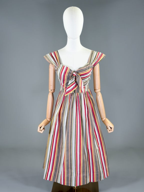 Vintage 1940s Cotton Striped Day Dress: Vintage 1940s Cotton Striped Day Dress having back zip closure. Measuring 32 inch bust, 26 inch waist, 43 inches long.