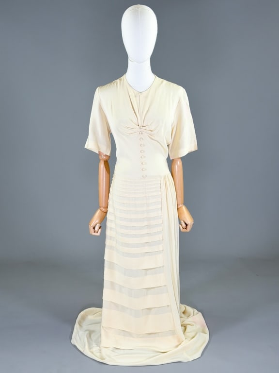 Vintage 1940s Rayon Crepe Pleated Gown Dress: Vintage 1940s Rayon Crepe Pleated Gown Dress having side zip closure, zip appears to be a replacement, and pleating through skirt. Measuring 30 inch bust, 32 inch waist, 58 inches long, 11 inch sleeve