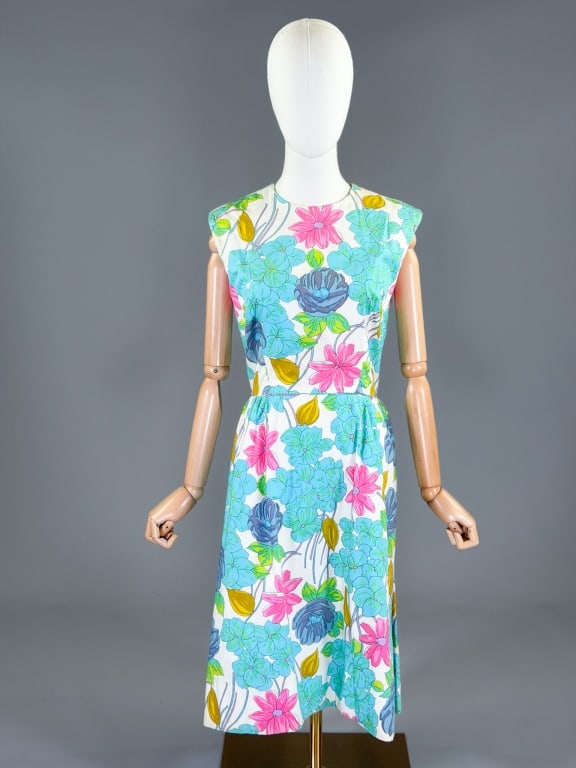 Vintage 1950s Cotton Floral Day Dress: Vintage 1950s Cotton Floral Day Dress having back zip closure. Measuring 36 inch bust, 28 inch waist, 41 inches long.