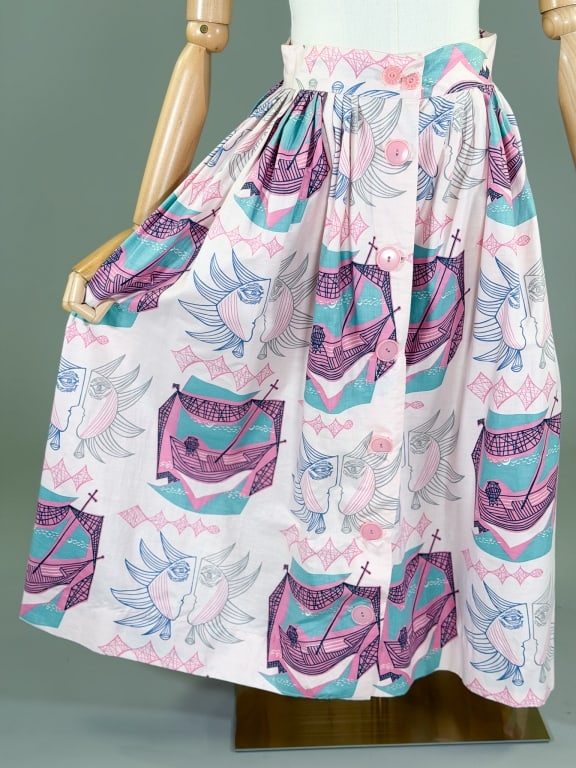 Vintage 1950s Cotton Novelty Print Skirt: Vintage 1950s Cotton Novelty Print Skirt having button front closure. Measuring 27 inch waist, 30 inches long.