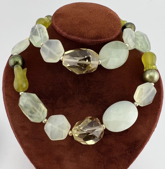 Estate Hand Carved Citrine Bead Necklace Strand: Estate Hand Carved Citrine Bead Necklace Strand. Impressive artisan made necklace strand with briolette faceted beads including citrine as well as accent Tahitian baroque pearls. Measures 22 inches in