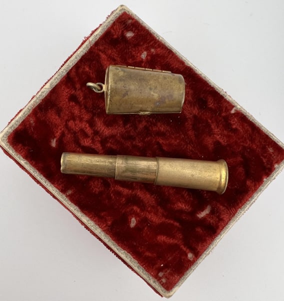 Antique Charm Telescoping Cigarette Holder in Case (1 of 4)