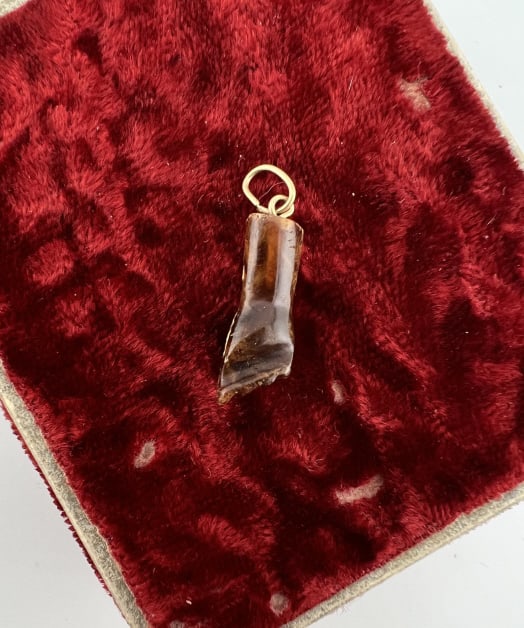 Estate Sterling Silver Carved Amber Figa Pendant (1 of 4)