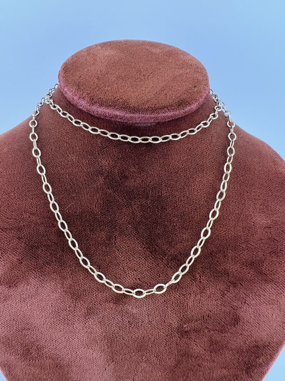 Antique 18 Inch Yellow Gold Filled Necklace Chain: Antique 18 Inch Yellow Gold Filled Necklace Chain. Clasp is hallmarked.