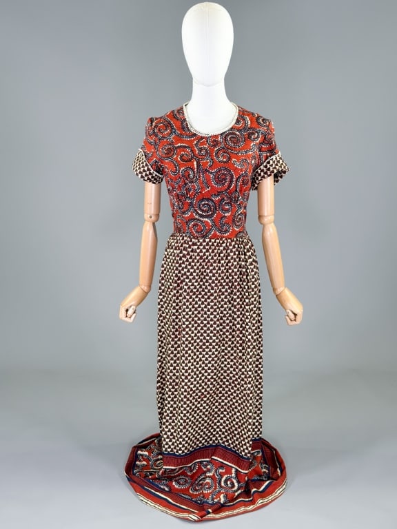 Vintage 1970s Cotton Indian Block Print Maxi Dress: Vintage 1970s Cotton Indian Block Print Maxi Dress having back zip closure. Marked size 10. Measuring 36 inch bust, 26 inch waist, 55 inches long, 7 inch sleeve length.