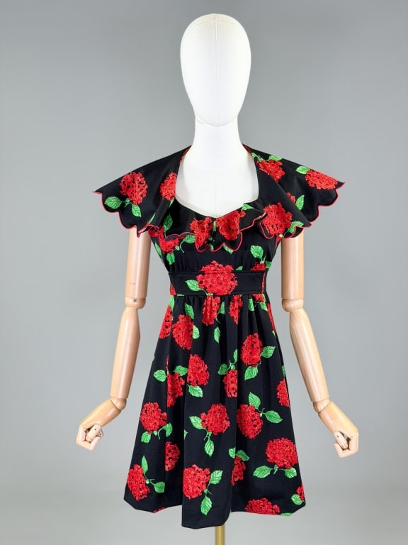Vintage 1970s Floral Knit Scallop Mini Dress: Vintage 1970s Floral Knit Scallop Mini Dress having center back zip closure and wrap tie waist. Marked size 11. Measuring 38 inch bust, 28 inch waist, 33 inches long, with stretch throughout.