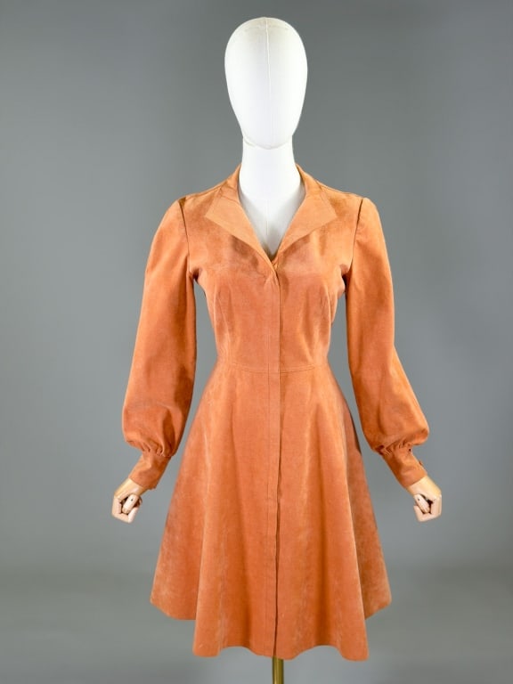 Vintage 1970s Mollie Parnis Ultra Suede Dress: Vintage 1970s Mollie Parnis Ultra Suede Dress having front zip closure with size pockets. Measuring 36 inch bust, 28 inch waist, 38 inches long, 24 inch sleeve length. General wear as shown throughout