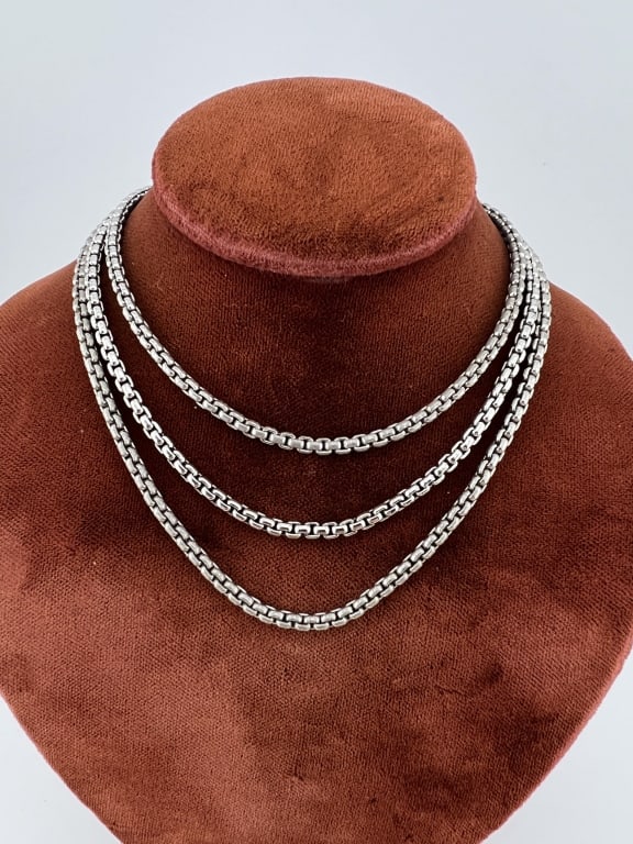 Vintage Italian Sterling Silver Necklace Chain: Vintage Italian Sterling Silver Necklace Chain. Articulated link design. Hallmarked for sterling and marked ITALY. Measures 30 inches in length.