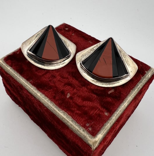 Sterling Jasper & Black Onyx Art Deco Earrings: Pair of Sterling Silver Jasper & Black Onyx Art Deco Style Fan Design Earrings. Signed and hallmarked on the backs. Each measures nearly 1.5 inches in width.