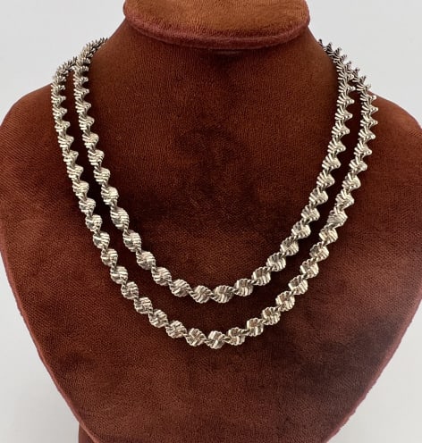 Italian Sterling Silver Rope Twist Motif Necklace: Italian Sterling Silver Rope Twist Motif Necklace Chain. Hallmarked for sterling and stamped ITALY. Rope twist motif necklace chain, measures 24 inches in length, weighs approximately 13.5 grams.