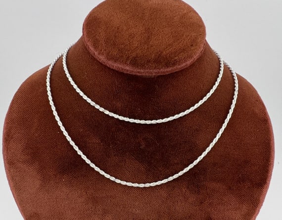 Italian Sterling Silver Rope Twist Design Necklace: Italian Sterling Silver Rope Twist Design Necklace Chain. Hallmarked for sterling and stamped ITALY. Measures just under 20 inches in length.