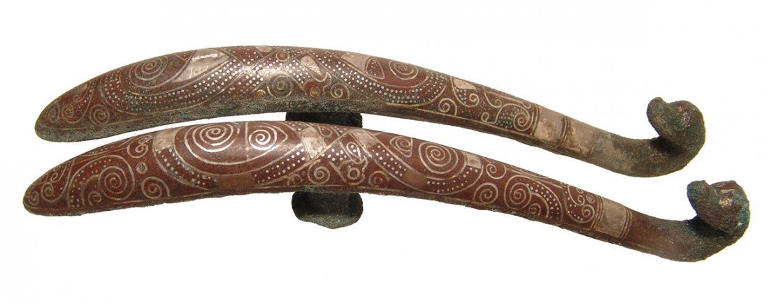 A pair of beautifully silver inlaid bronze belt hooks (1 of 5)
