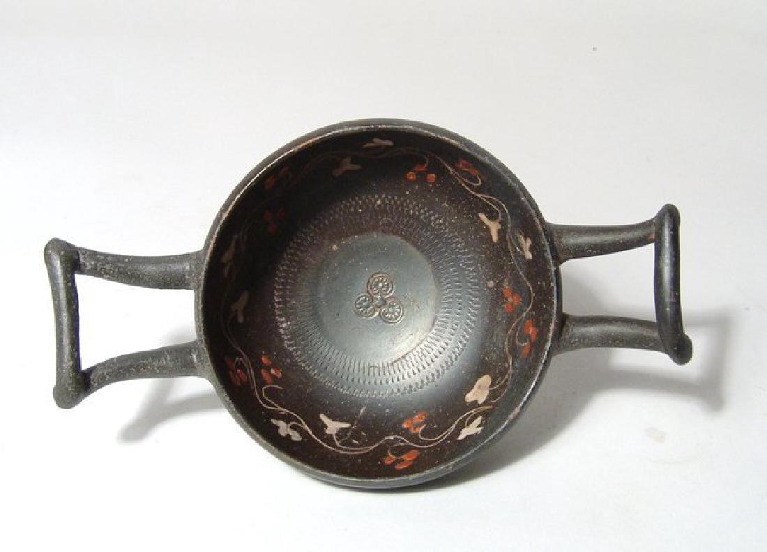 A Greek black-ware kylix, Magnia Graecia (1 of 4)