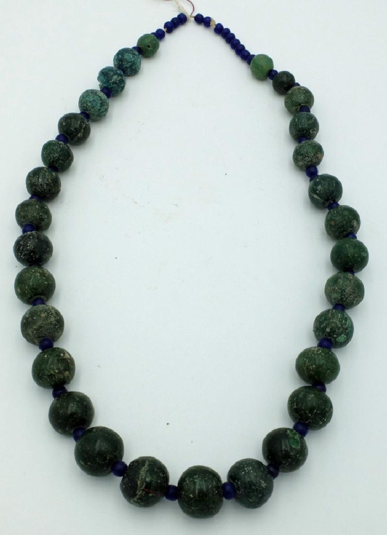 A rare Majapahit necklace from Java (1 of 2)