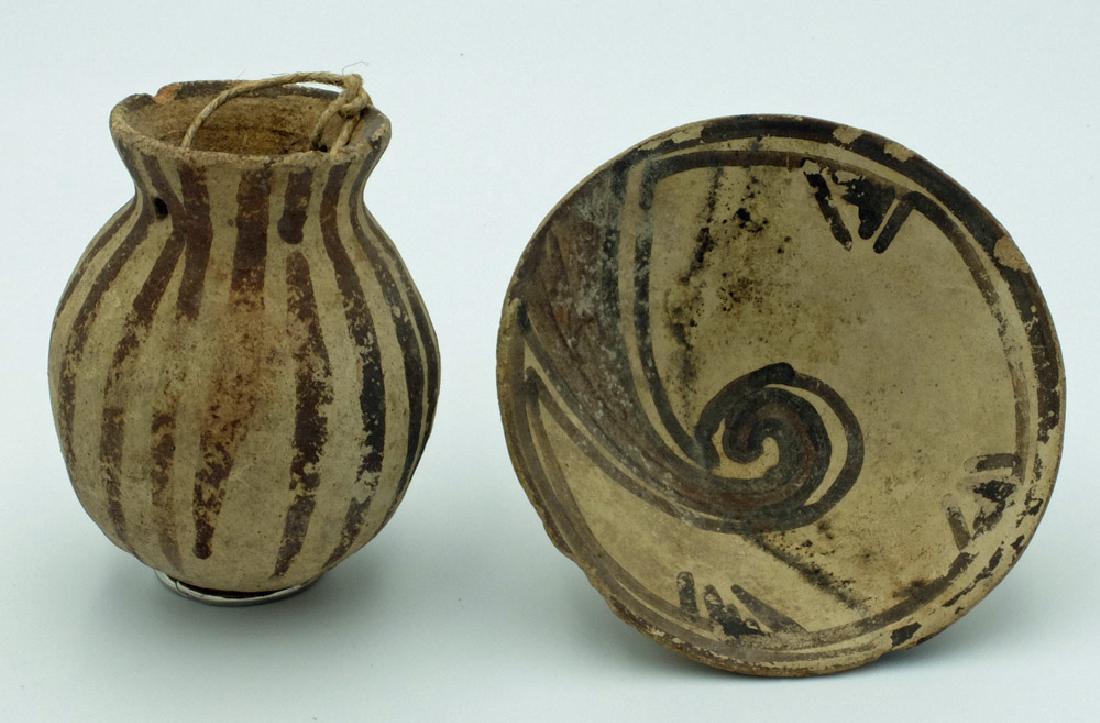 A pair of fine Pre-Columbian vessels (1 of 3)