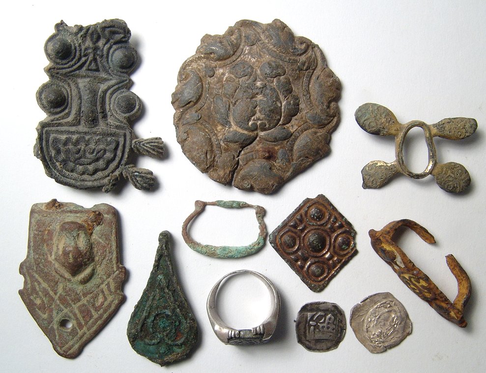 Mixed group of Roman – Medieval coins and misc. objects (1 of 5)