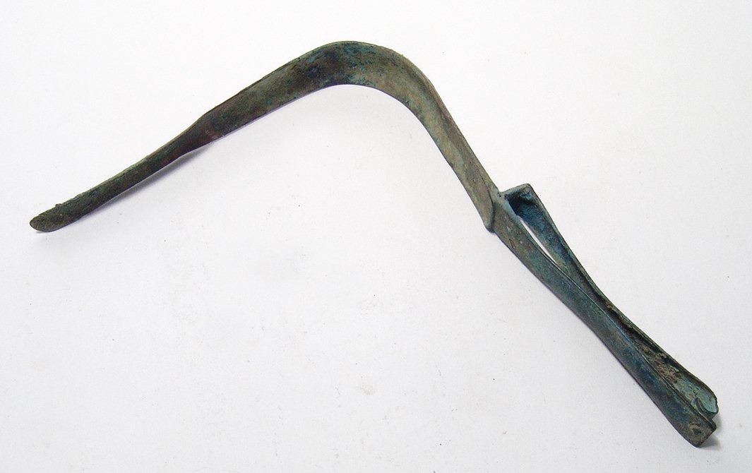 A well-preserved Roman bronze strigil (1 of 5)