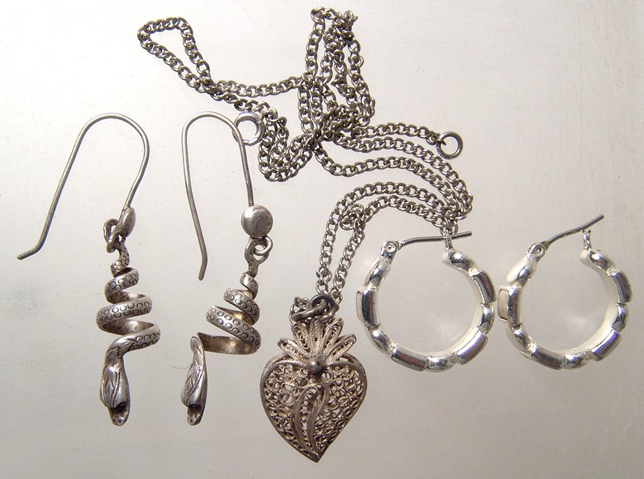 A lot of 3 antique silver jewelry items (1 of 1)