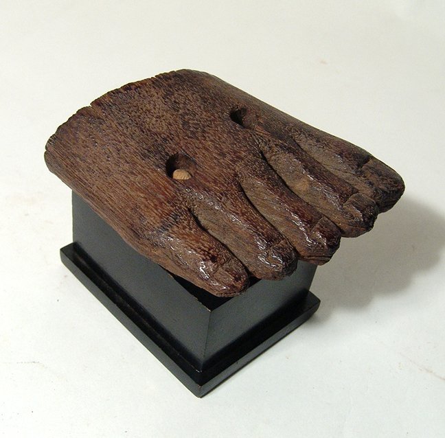 Egyptian wooden foot from statue, Middle Kingdom (1 of 6)
