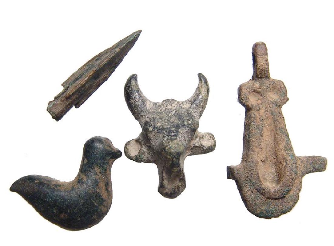 A lot of 4 ancient bronze items (1 of 2)