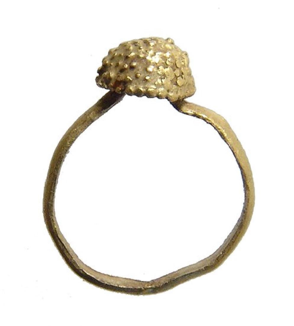 A Roman gold child's ring with a berry-like decoration (1 of 3)