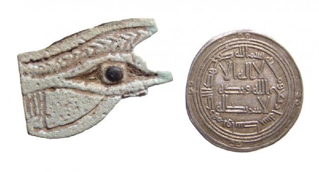 Mixed lot - Eye of Horus amulet and Islamic silver: A nice mixed lot featuring an Egyptian green faience Eye of Horus amulet and Islamic silver Dirhem. The amulet, 3rd Intermediate Period, c. 1075 - 664 BC, bicolor and nicely detailed, L: 1 1/3 in (3.3