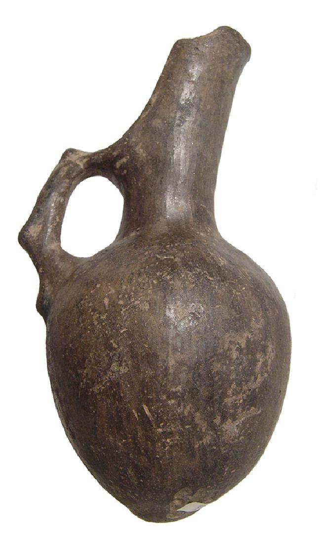 A nice Anatolian grey-ware spouted vessel (1 of 3)