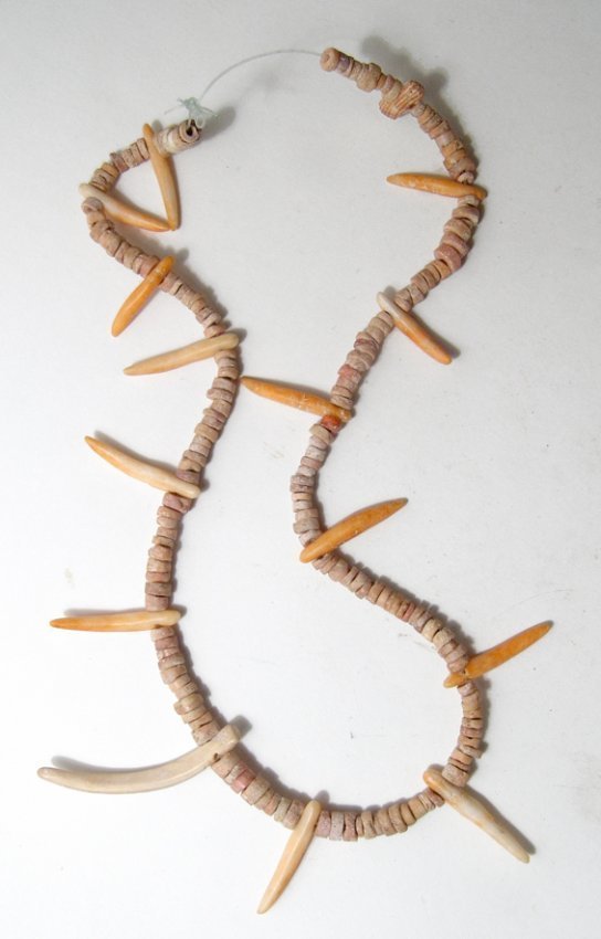 A Spondylus shell necklace from Costa Rica (1 of 4)