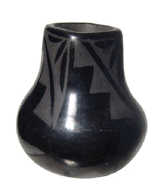 Santa Clara black ware vessel by Flora Naranjo (1 of 4)