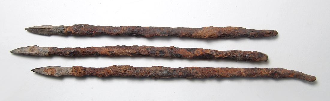 Group of 3 Chinese iron & bronze arrow/ballista points (1 of 2)