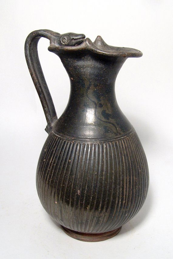 A lovely Apulian Greek ribbed olpe with animal handle (1 of 6)