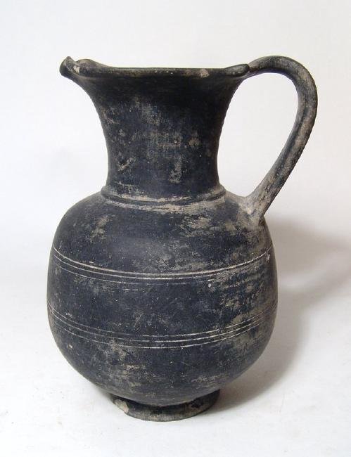 A nice Etruscan bucchero oinochoe, Italic (1 of 4)
