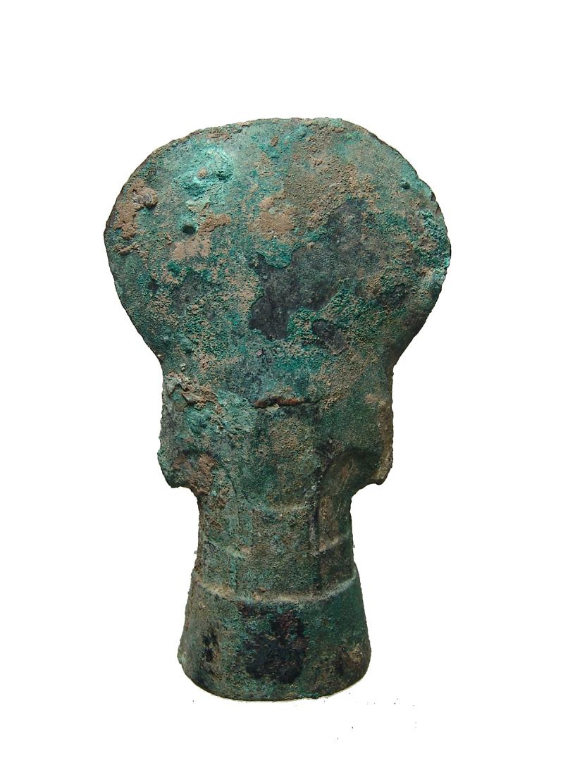 Attractive Chinese bronze axe head, Shang-Zhou (1 of 3)