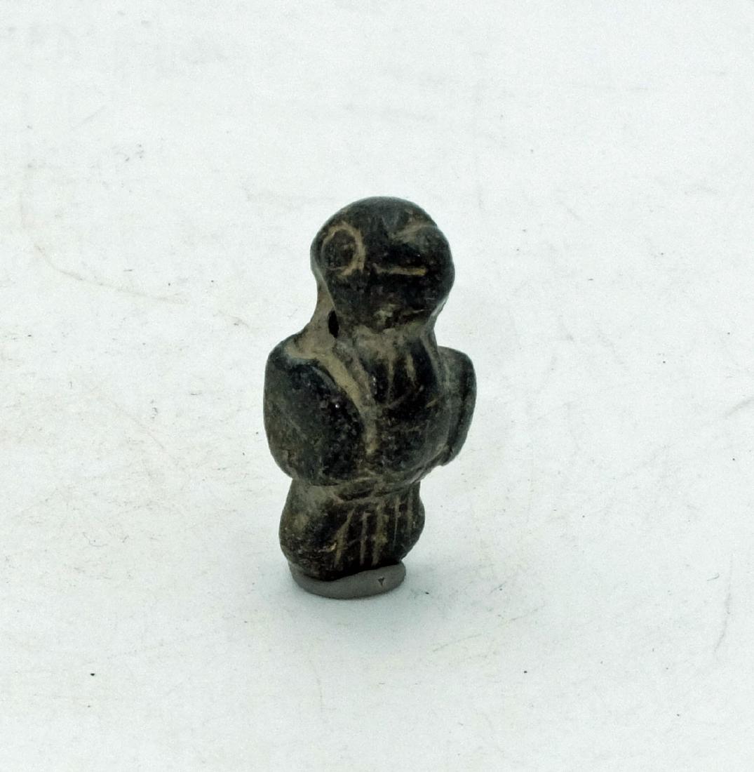 A choice Tairona avian pendant from Colombia: A choice Tairona avian pendant from Colombia, c. AD 1000 - 1500, carved from dark jasper and depicts a nicely detailed parrot. L: 1 1/8 in (3 cm). Ex Old World Artifacts Gallery.