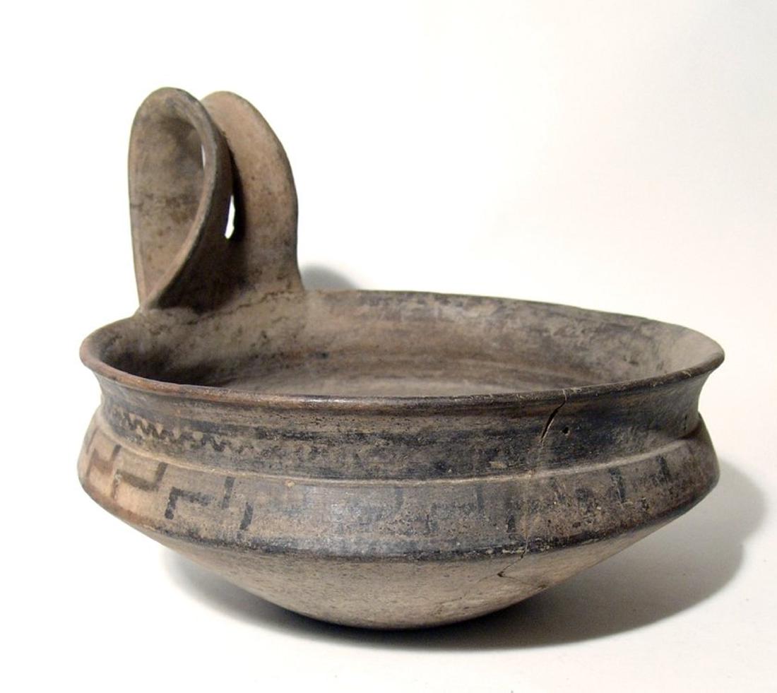 A large Villanovan impasto-ware kyathos (1 of 5)