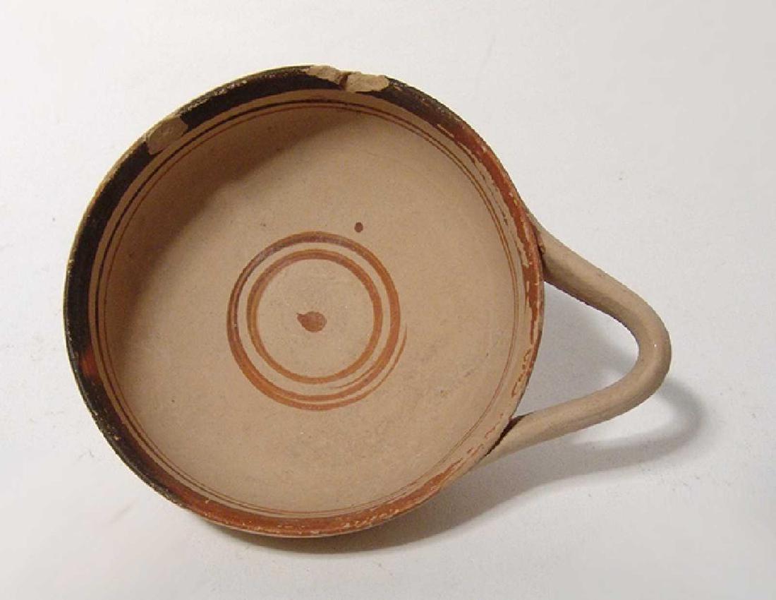 A nice Daunian Greek ceramic drinking cup (1 of 4)