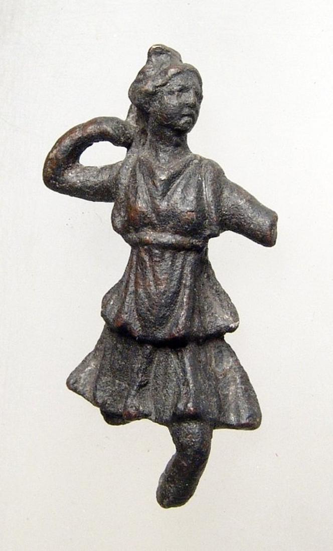 A lovely Roman bronze figurine of Diana (1 of 3)