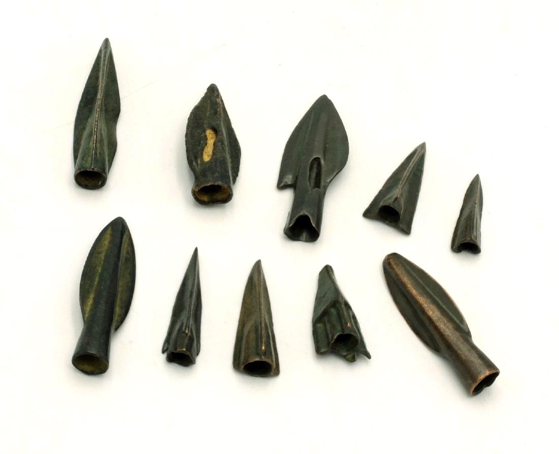 A group of 10 Roman Republic bronze arrowheads: A group of 10 Roman Republic bronze arrowheads, c. 1st Century BC. The group consists of both trilobate and bilobate types that range from 18 mm to 33 mm in length and have a nice dark patina. Cf. Mal