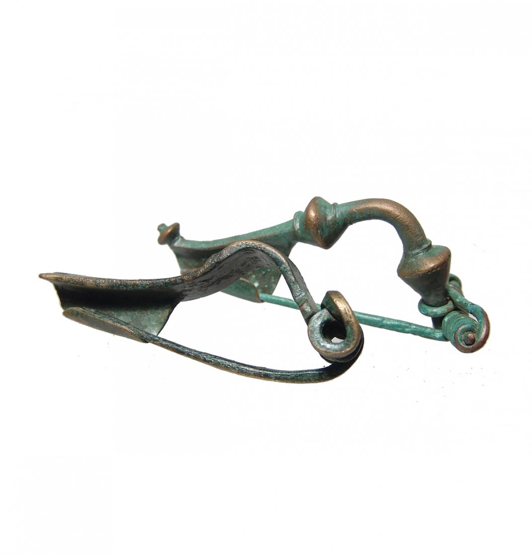 A pair of Roman bronze fibulae (1 of 5)