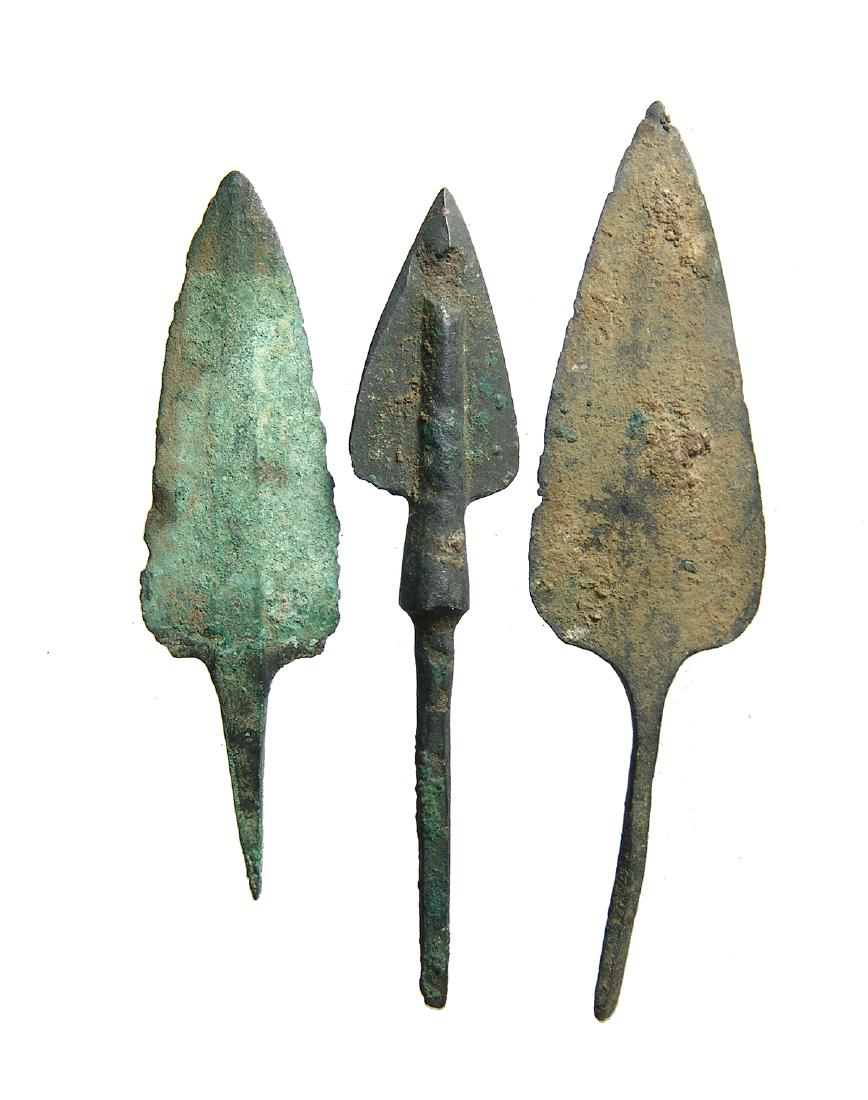 A lot of 3 Near Eastern bronze arrow points (1 of 2)
