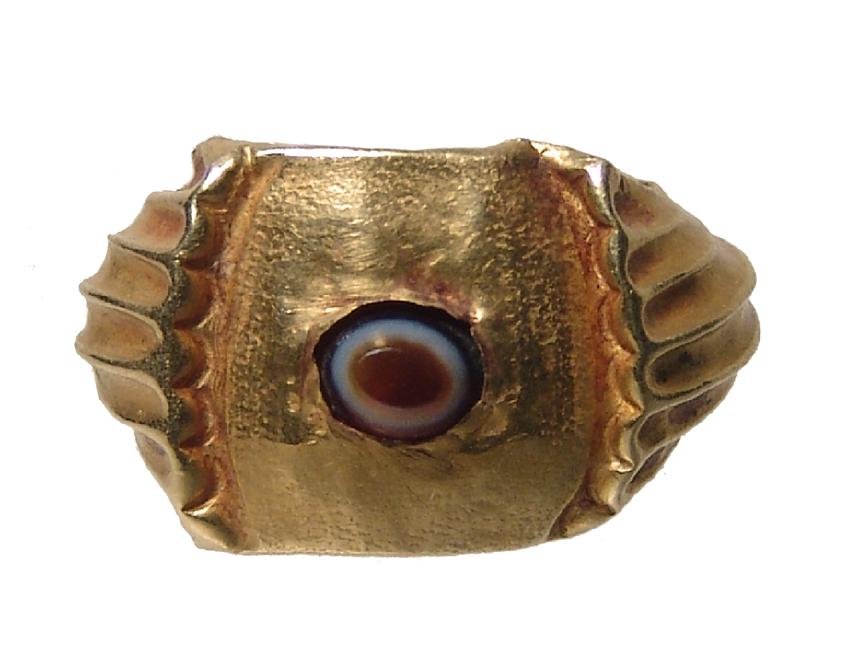 A late Roman/Byzantine gold ring with sardonyx stone (1 of 3)