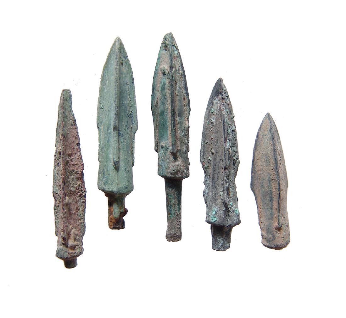 Group of 5 Chinese bronze arrow/ballista points, Qin (1 of 2)