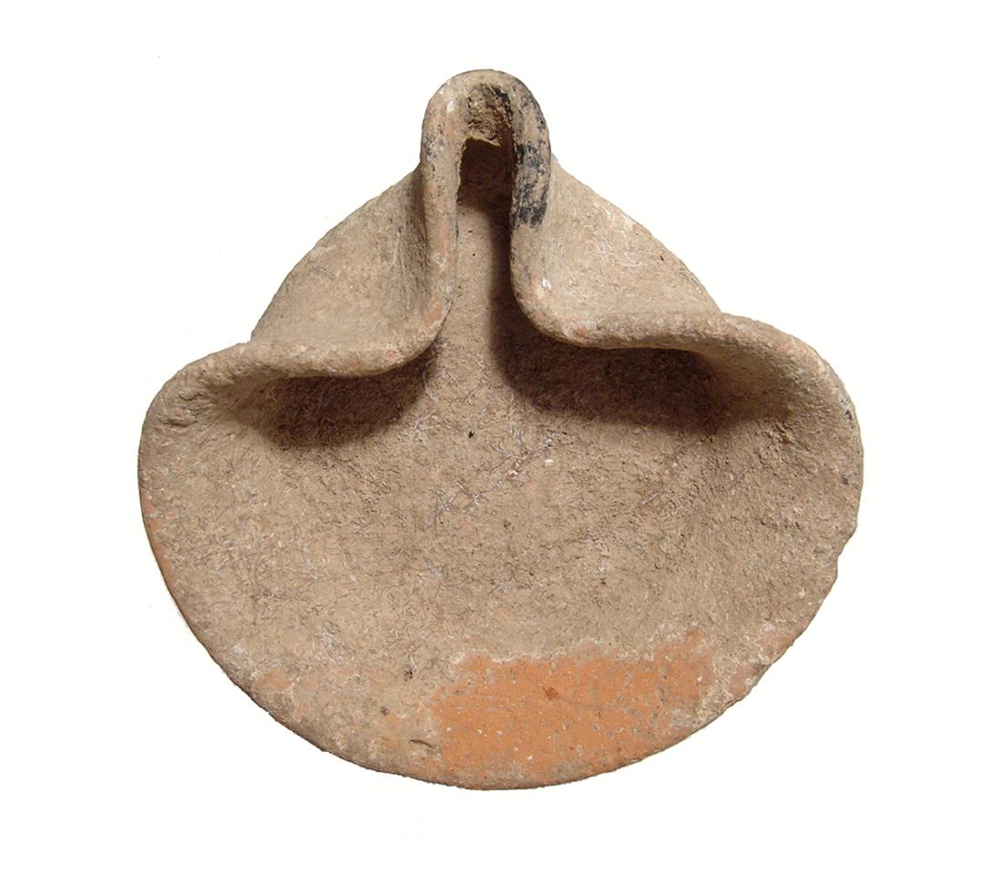 Large Iron age pinched ceramic lamp, Holy Land (1 of 4)