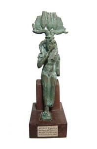 Large Egyptian bronze figure depicted Harpokrates