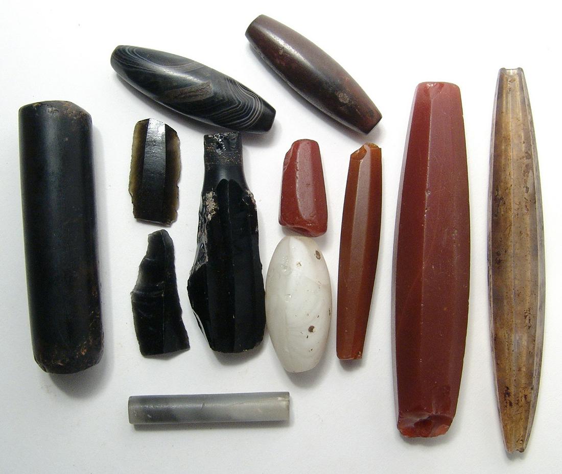 9 antique stone and glass beads, with Bohemian examples: A collection of 9 antique stone and glass beads including 4 large Bohemian Idar Oberstein examples, 3 of carnelian glass. The rest of the group includes 6 other larger antique stone and glass beads as